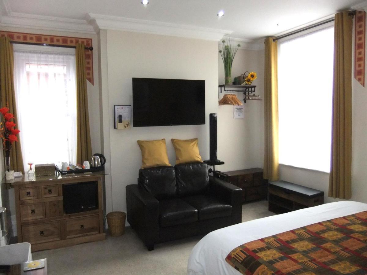 Fourrooms - Couples Only Couette-café 5*